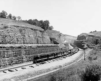 Between wet and freezing weather, extremely hard rocks and union disputes, V&G’s three 1960s Kentucky railroad projects faced many daunting challenges. The successful completion of the projects earned V&G a reputation as a trusted and innovative contractor.